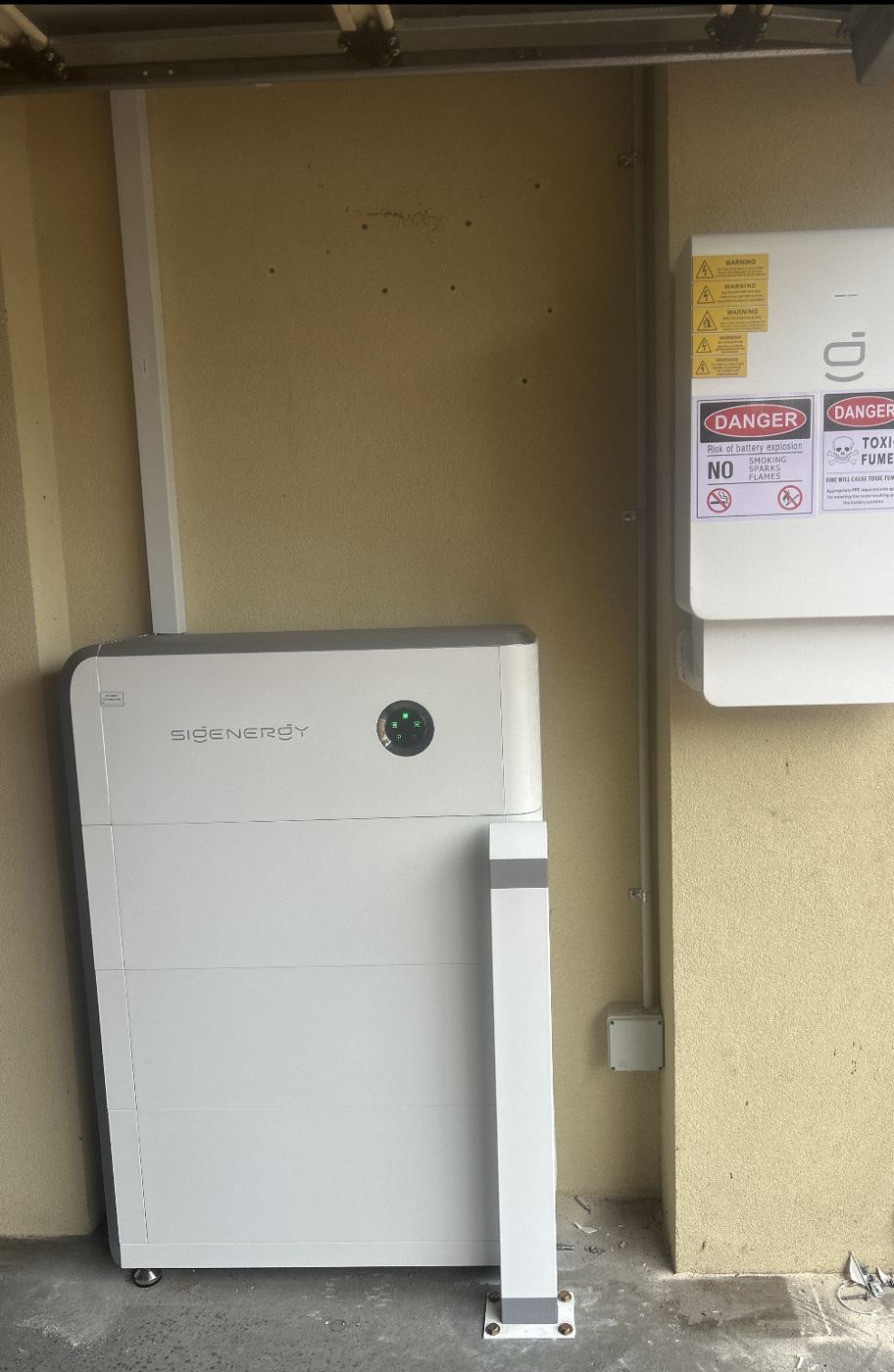 Sigenergy battery and gateway in a garage