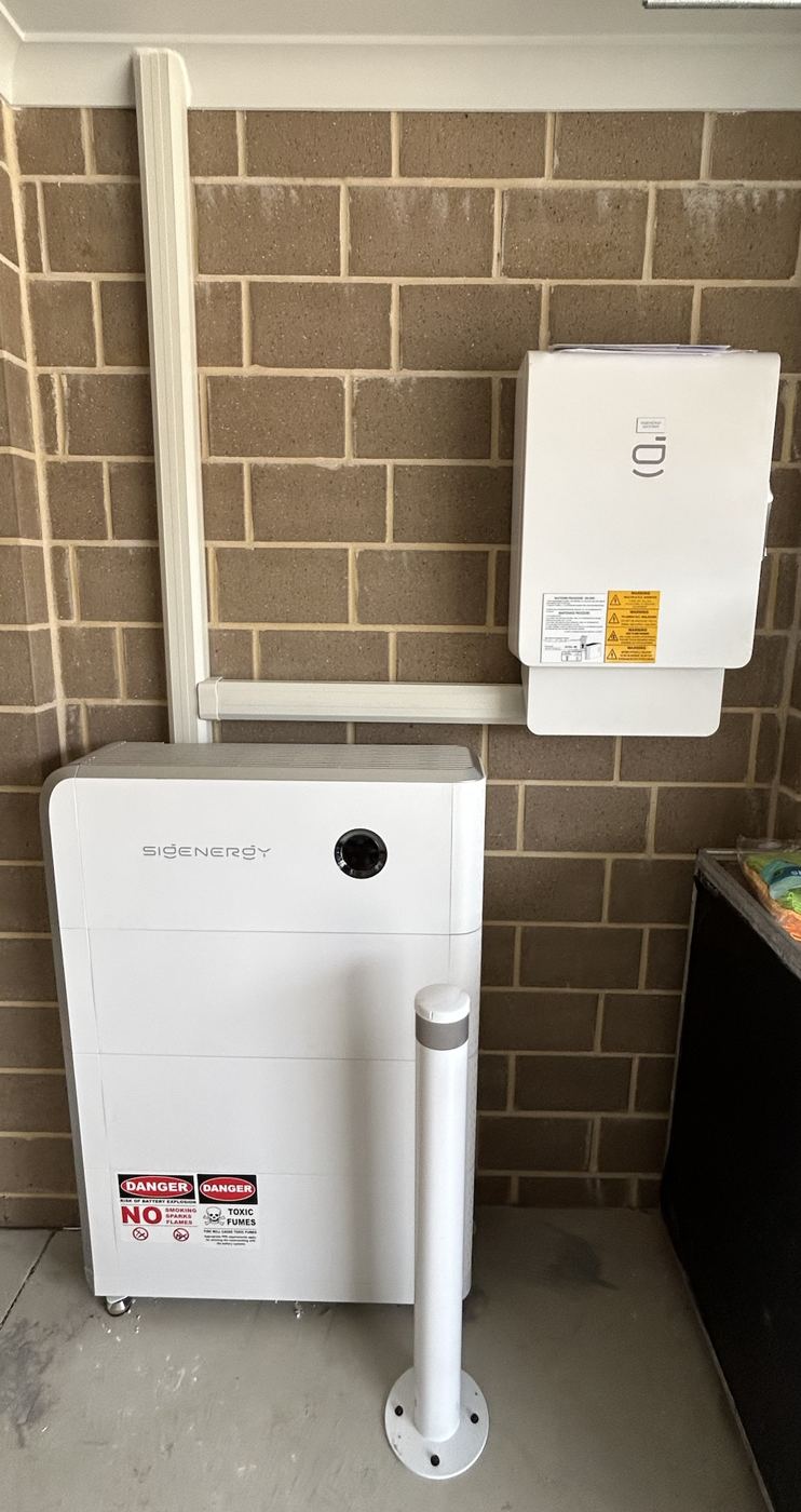 Sigenergy battery and gateway installed in a garage